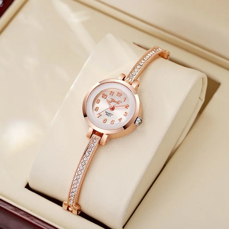 Damklocka med Arabiska Siffror – Stilren Nordisk Design - Nordic Jewerly